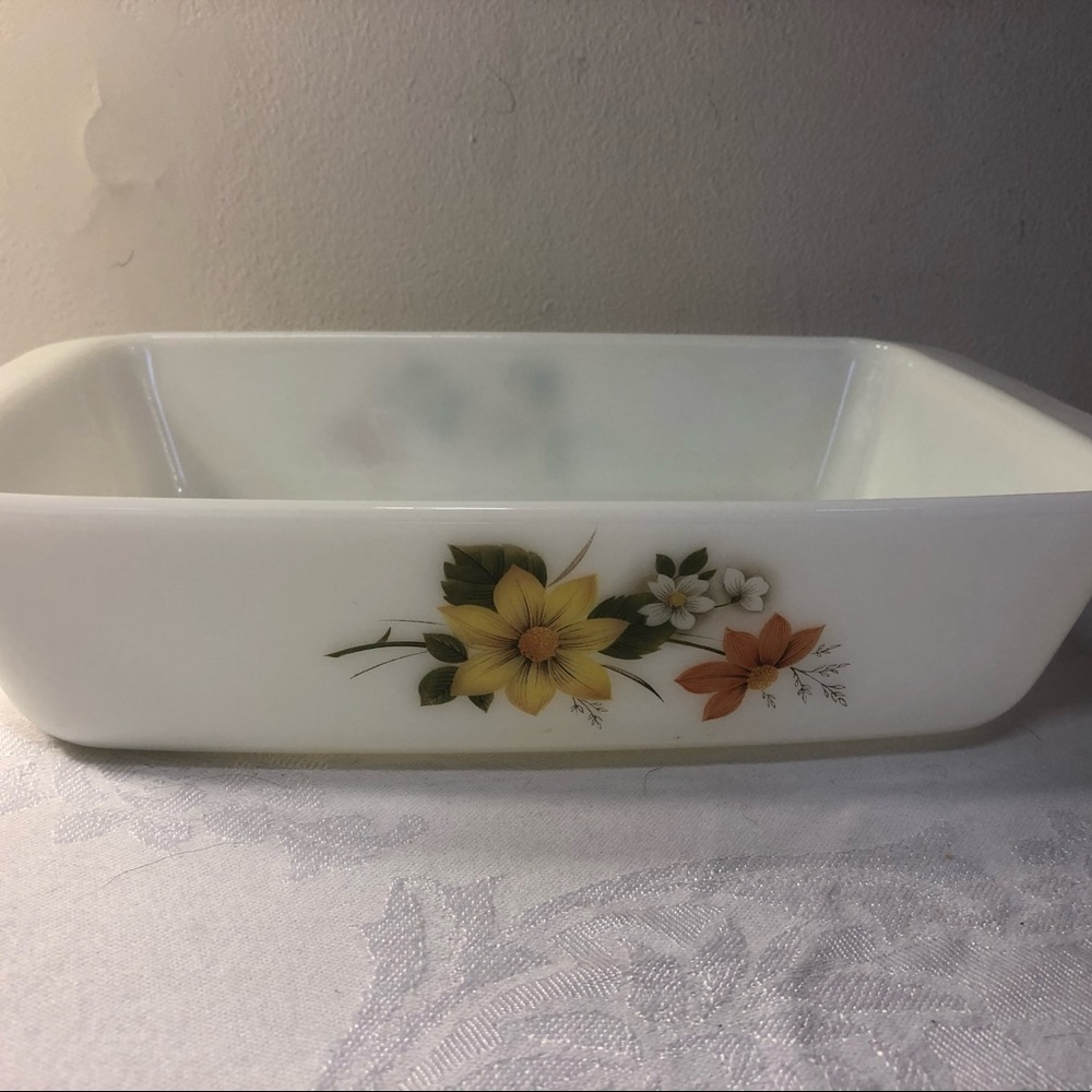 Vintage Pyrex Autumn Glory 11 x 7” Milk Glass dish made in England